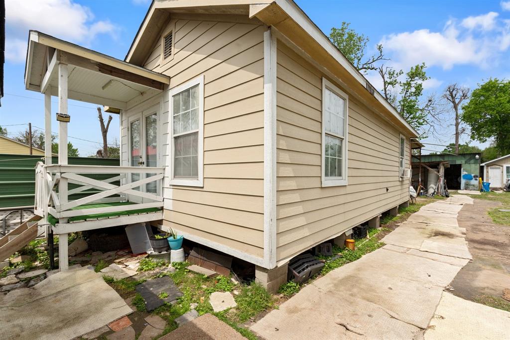 209 Airway Drive, Houston, Texas image 32