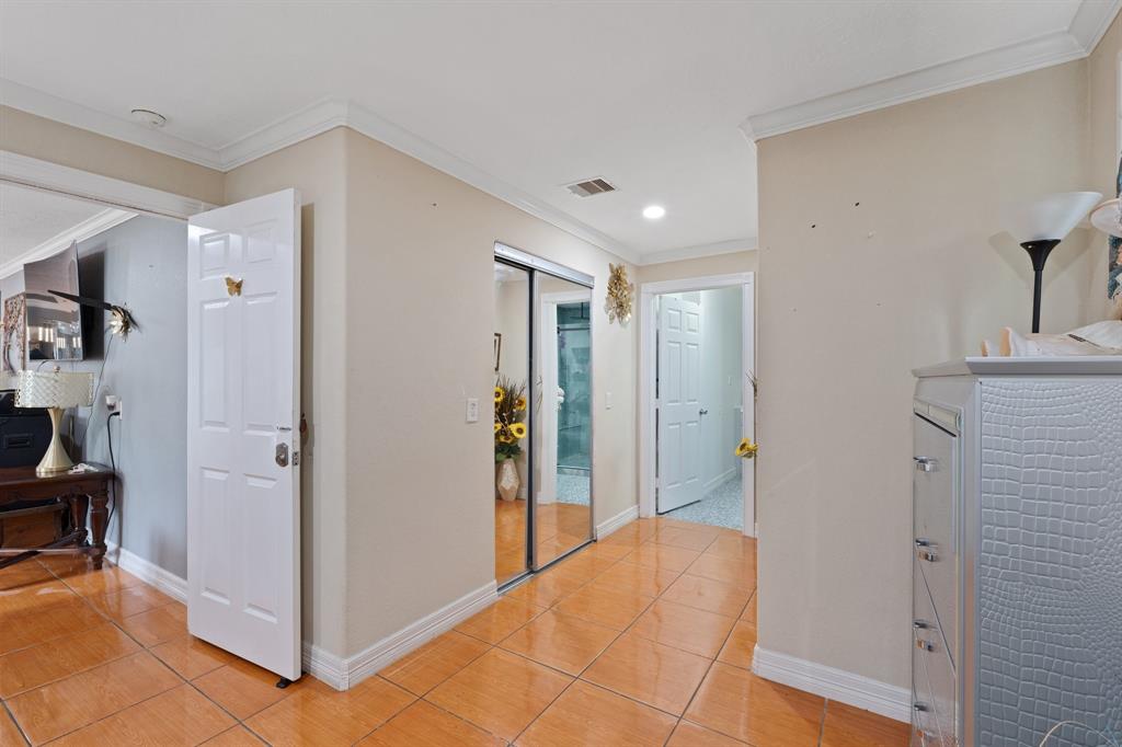 209 Airway Drive, Houston, Texas image 24