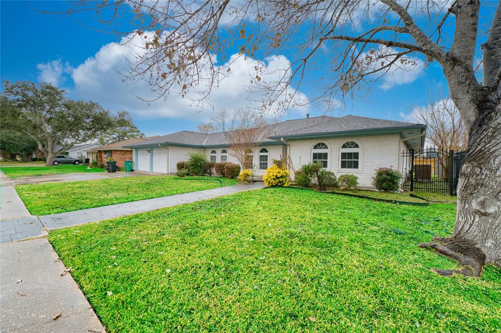 900 Birdsong Drive, Baytown, Ohio image 4