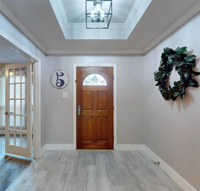 308 Oak Creek Court, League City, Texas image 5