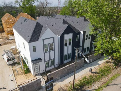 Single Family Residence in Houston TX 308 Neyland Street.jpg