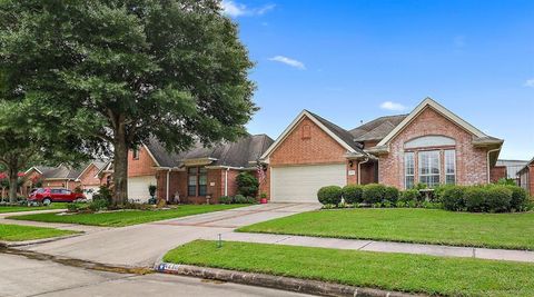 Single Family Residence in Pasadena TX 4830 Julia Court 1.jpg