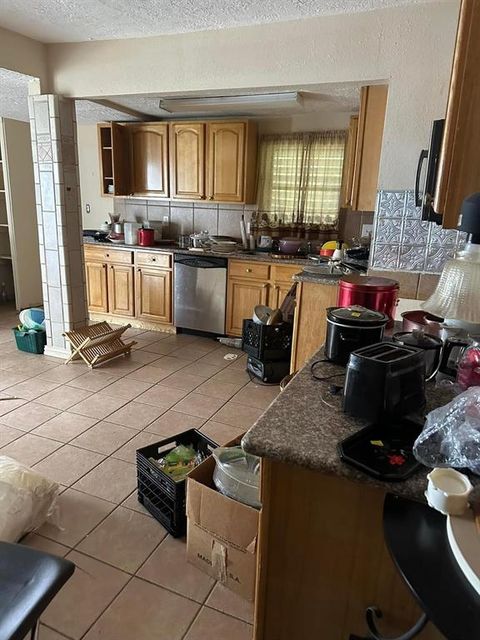 Single Family Residence in Galveston TX 2819 Avenue L 4.jpg