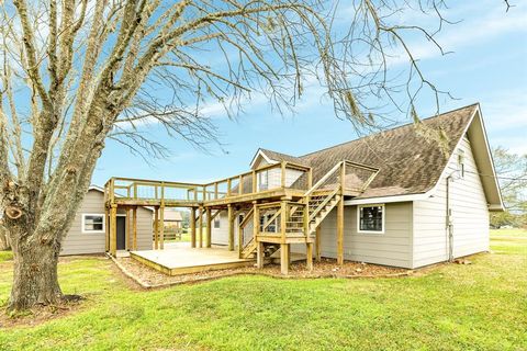 A home in Angleton