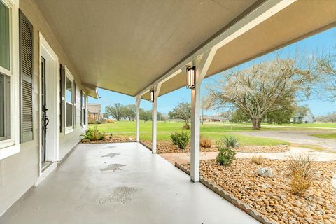 A home in Angleton