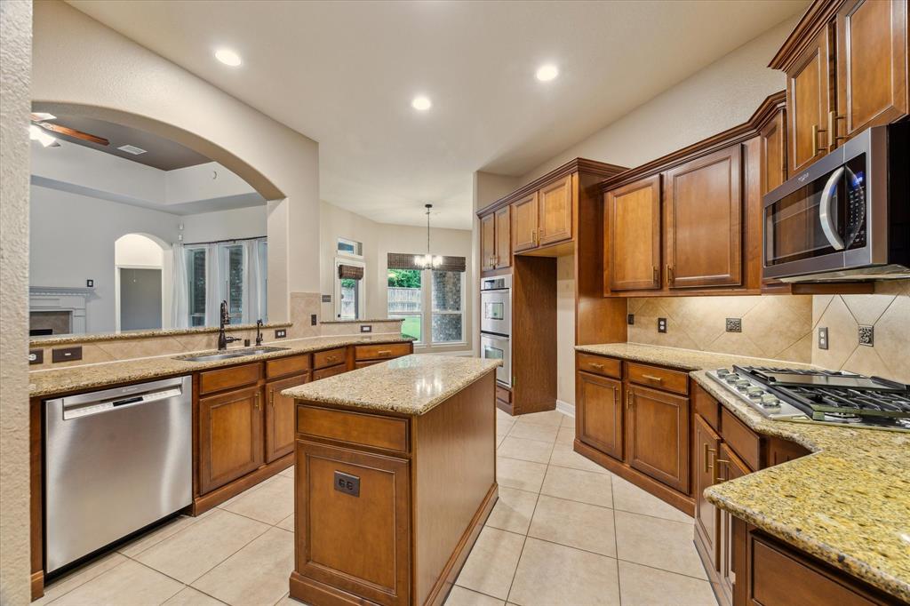 28314 Shining Creek Lane, Spring, Texas image 12