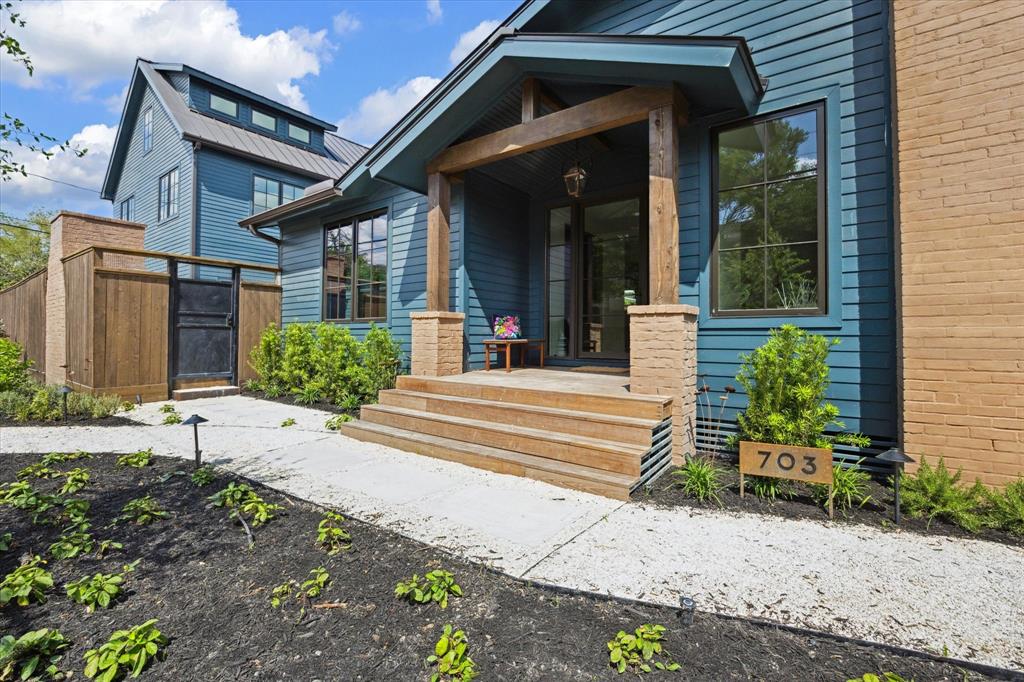 703 E 9th Street