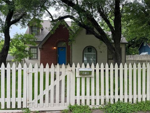 Photo of 318 12th Avenue N, Texas City, TX 77590 (MLS # 74367409)