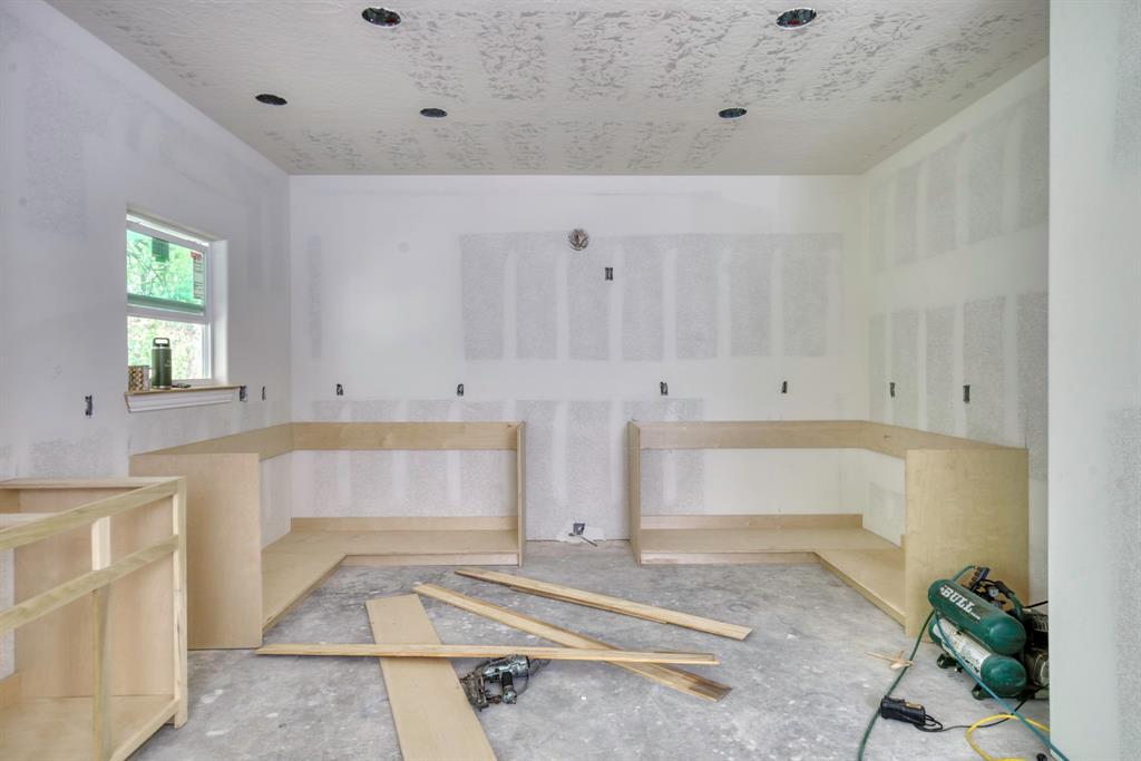 1112 Holly Springs Drive, Huntsville, Texas image 4