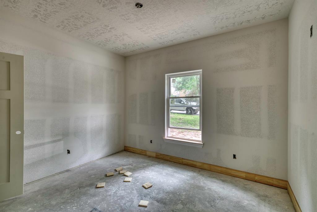 1112 Holly Springs Drive, Huntsville, Texas image 8