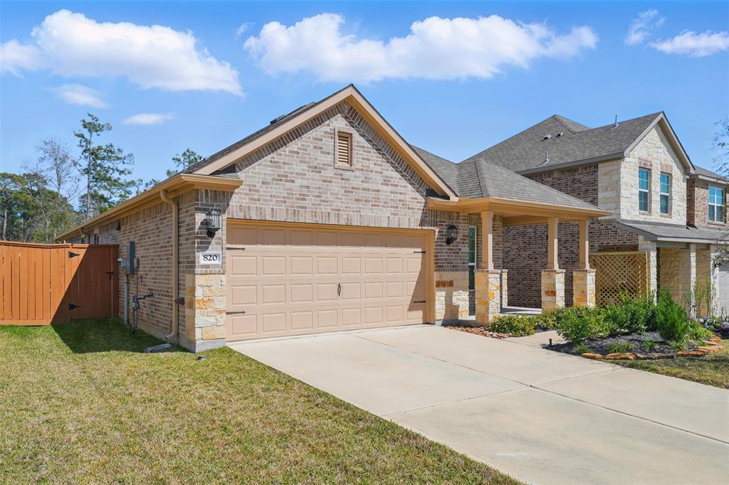 820 Dawn Redwood Court, Conroe, Texas image 2