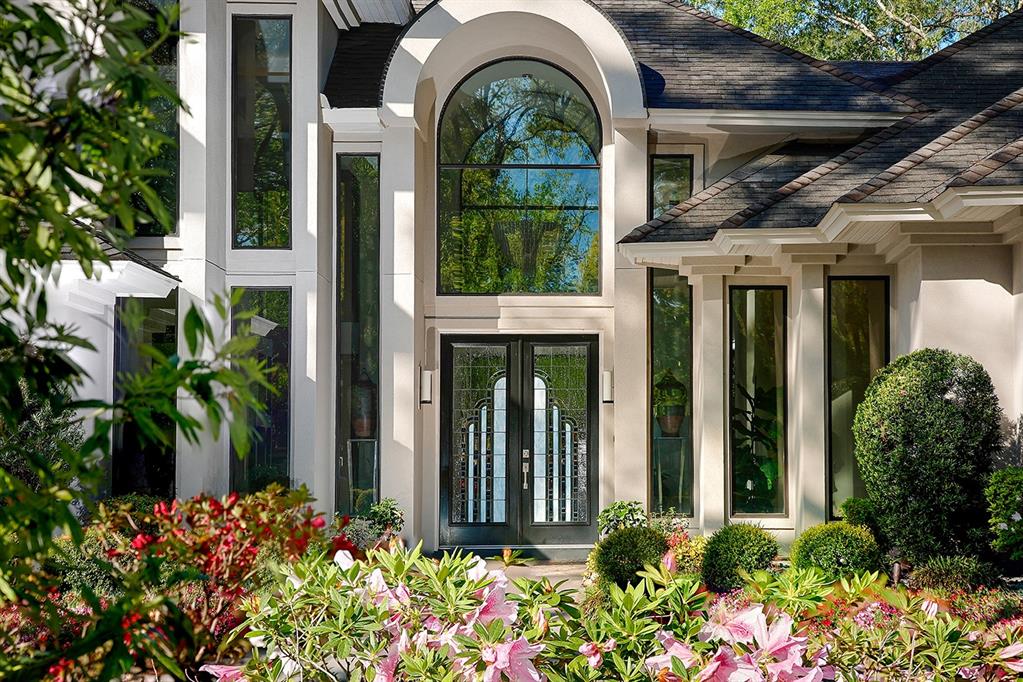 31 Chestnut Hill Court, The Woodlands, Texas image 2
