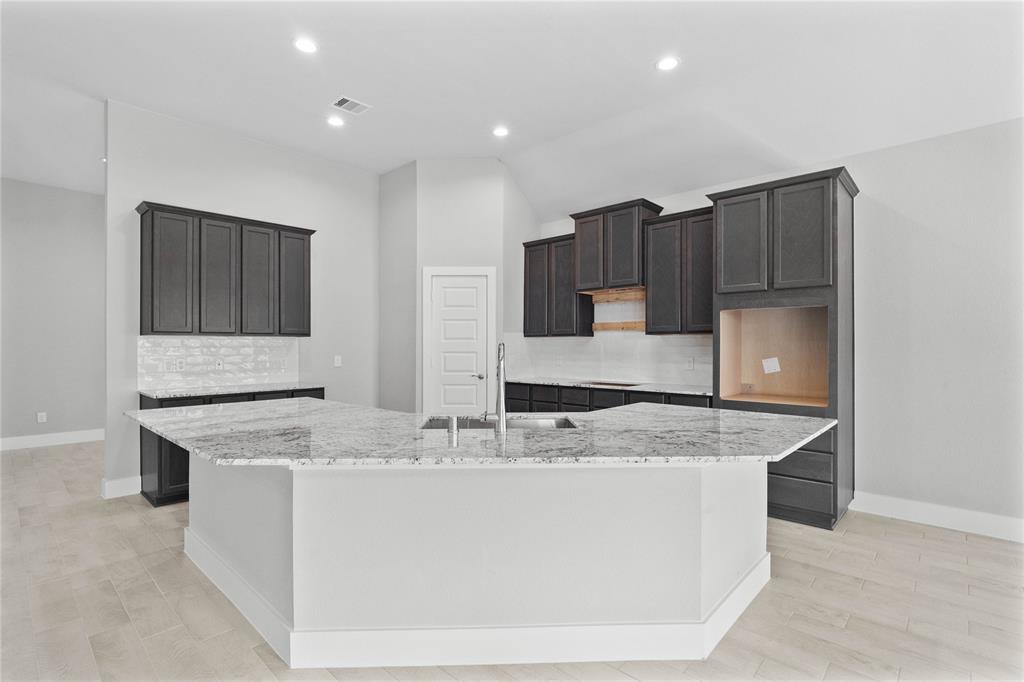 4702 Breezewood Drive, Rosenberg, Texas image 11