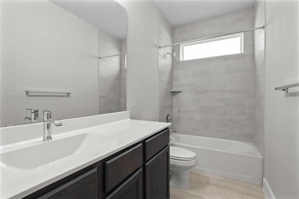 4702 Breezewood Drive, Rosenberg, Texas image 5