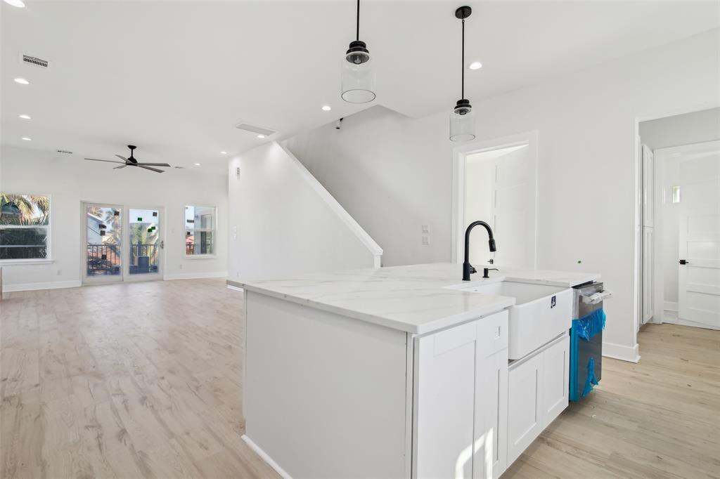 11207 Schwartz Drive, Galveston, Texas image 11