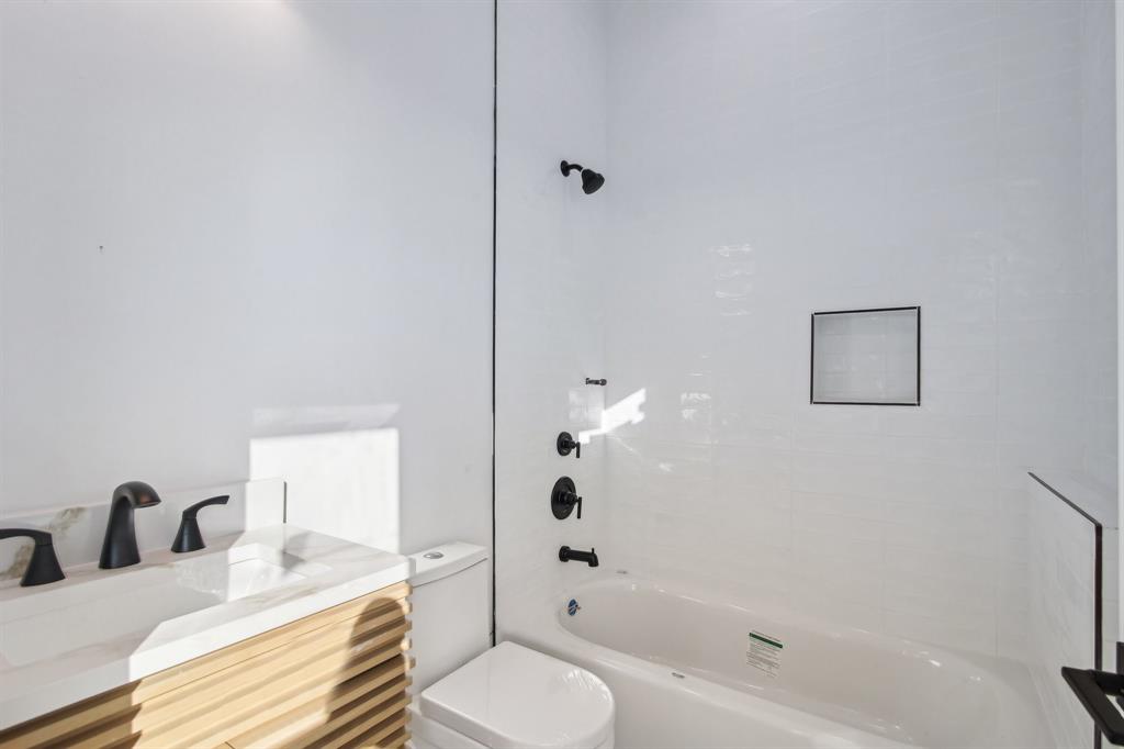 11207 Schwartz Drive, Galveston, Texas image 31
