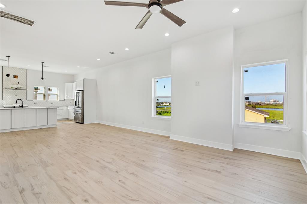 11207 Schwartz Drive, Galveston, Texas image 3
