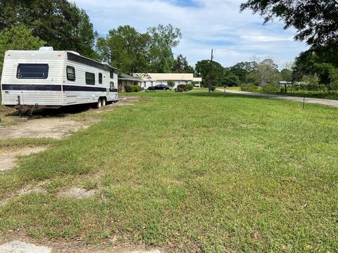 Photo of 142 Avenue A, Kirbyville, TX 75956 (MLS # 38833199)
