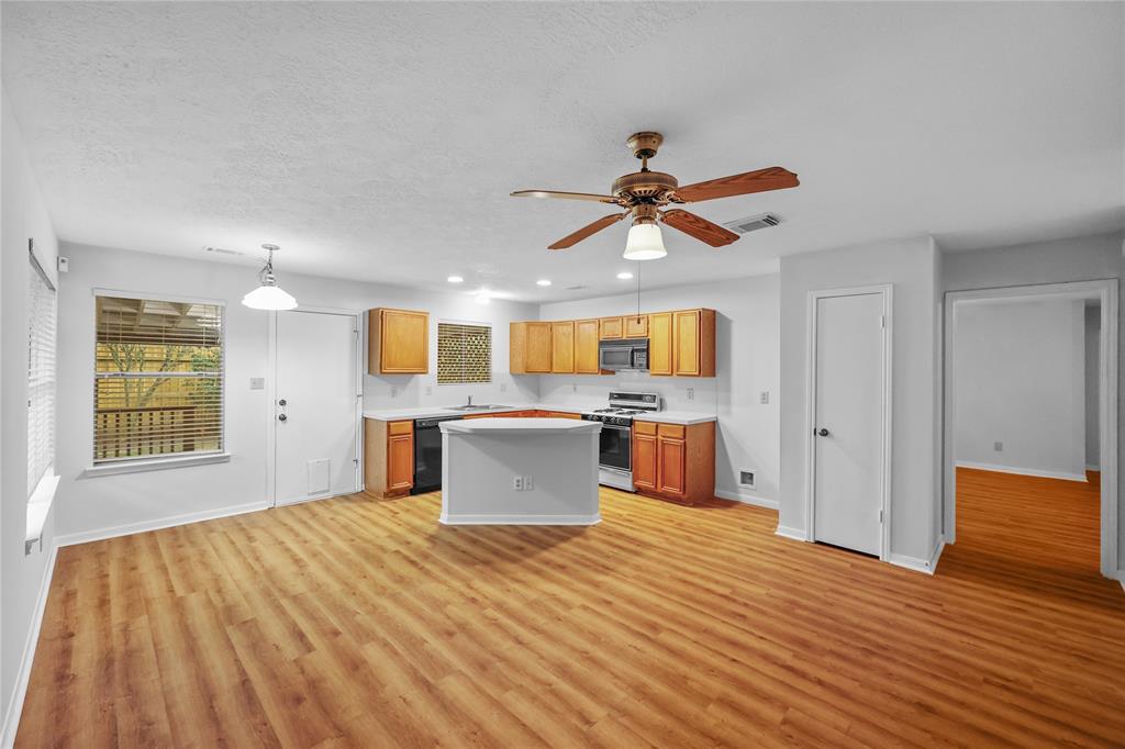 5535 Rivertree Lane, Spring, Texas image 9