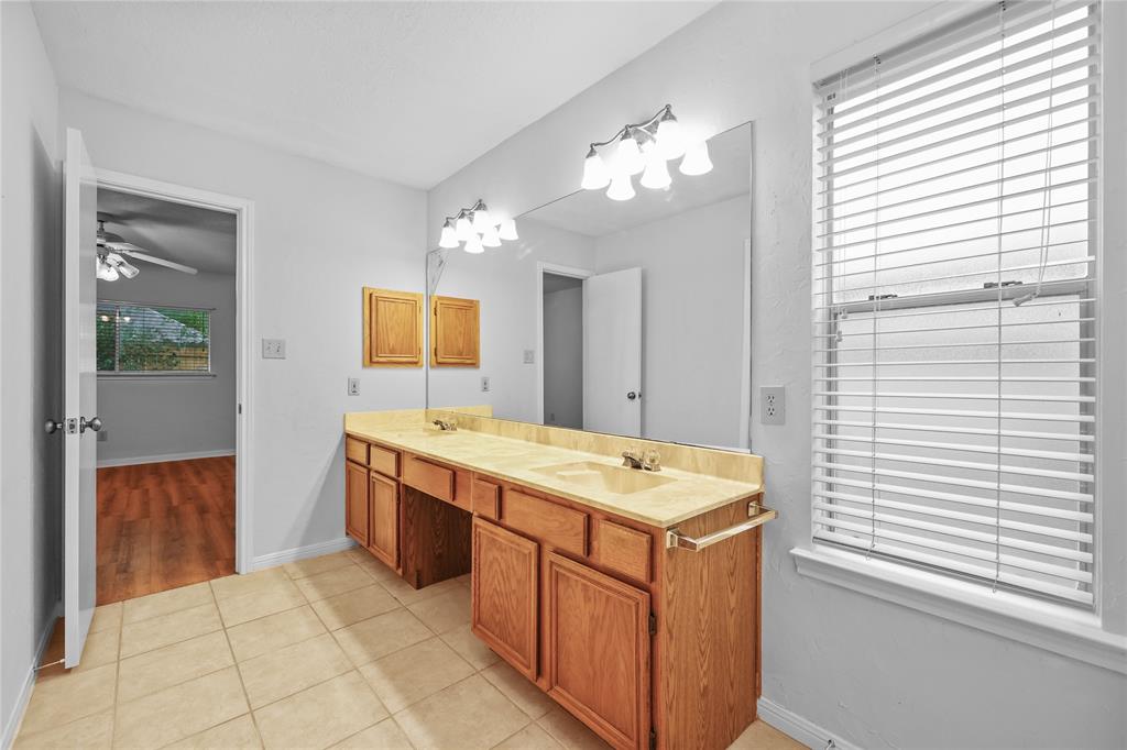 5535 Rivertree Lane, Spring, Texas image 16