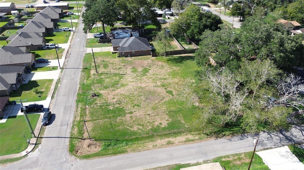 4th St And Holly, Sweeny, Texas image 3