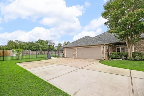 Single Family Residence in Cypress TX 12718 Auburn Springs Lane 36.jpg