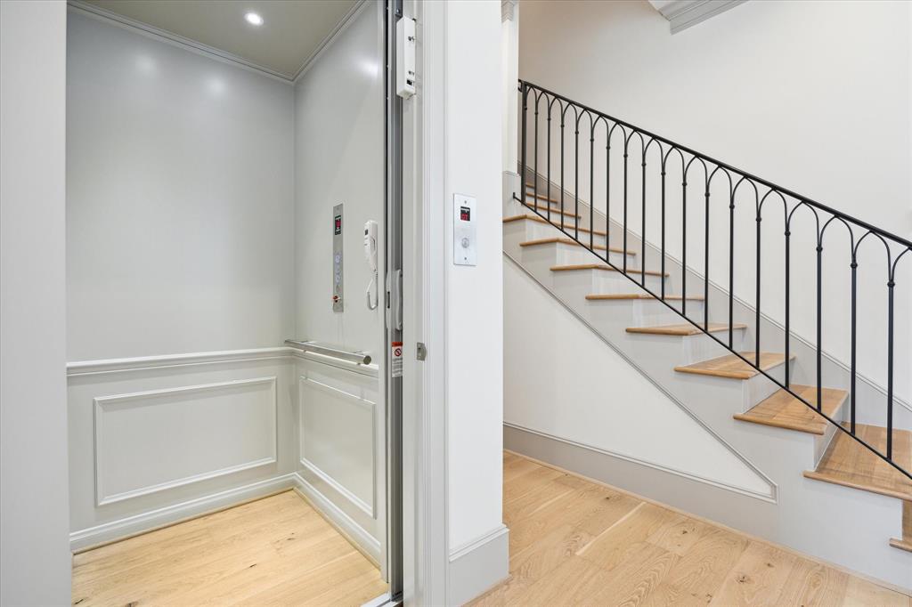 207 Sutton Row Place, Houston, Texas image 8
