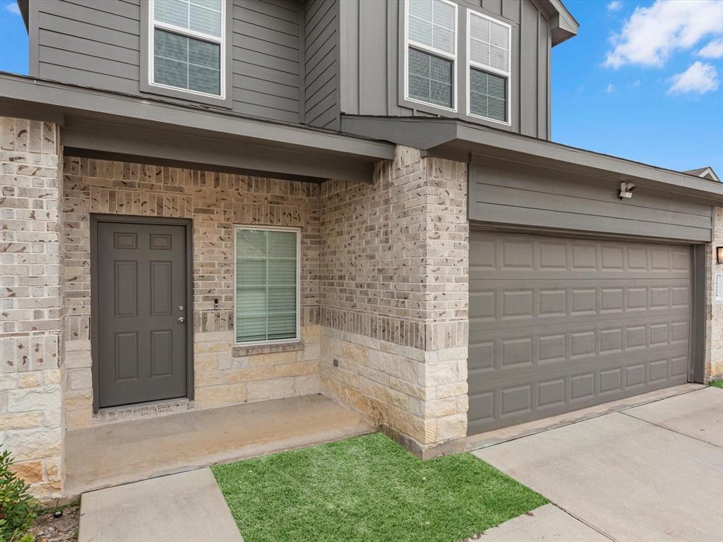24026 Kentwood Springs Drive, Spring, Texas image 2