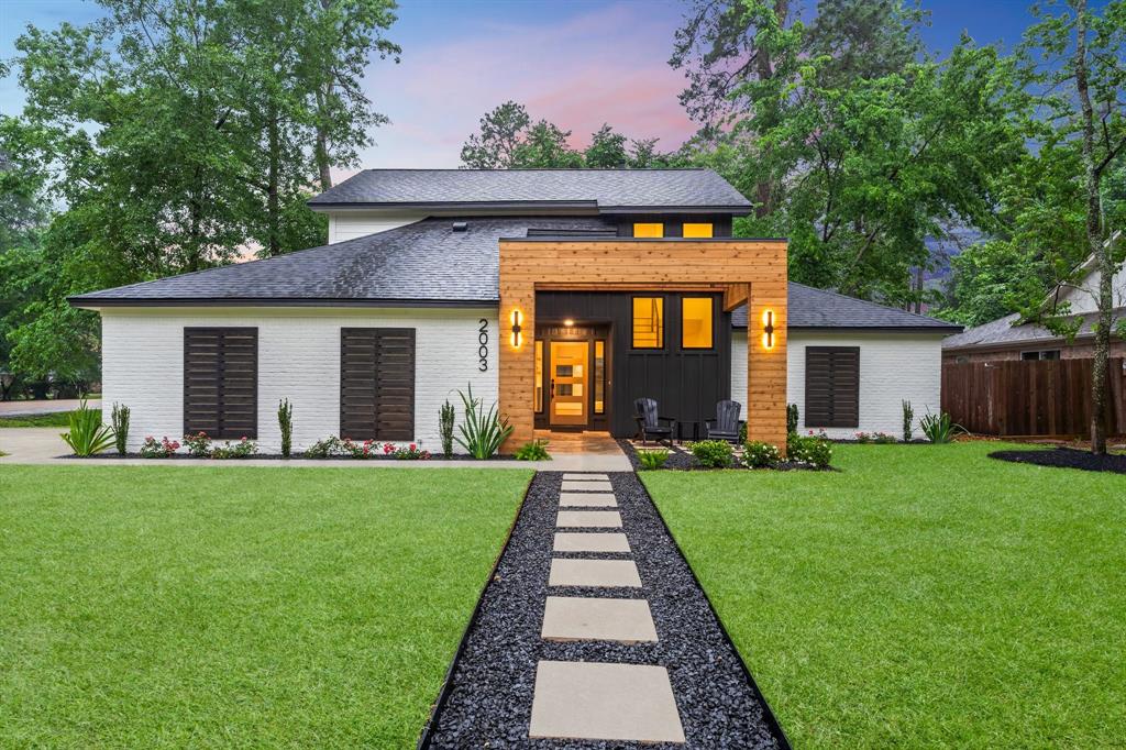 2003 Longstraw Place