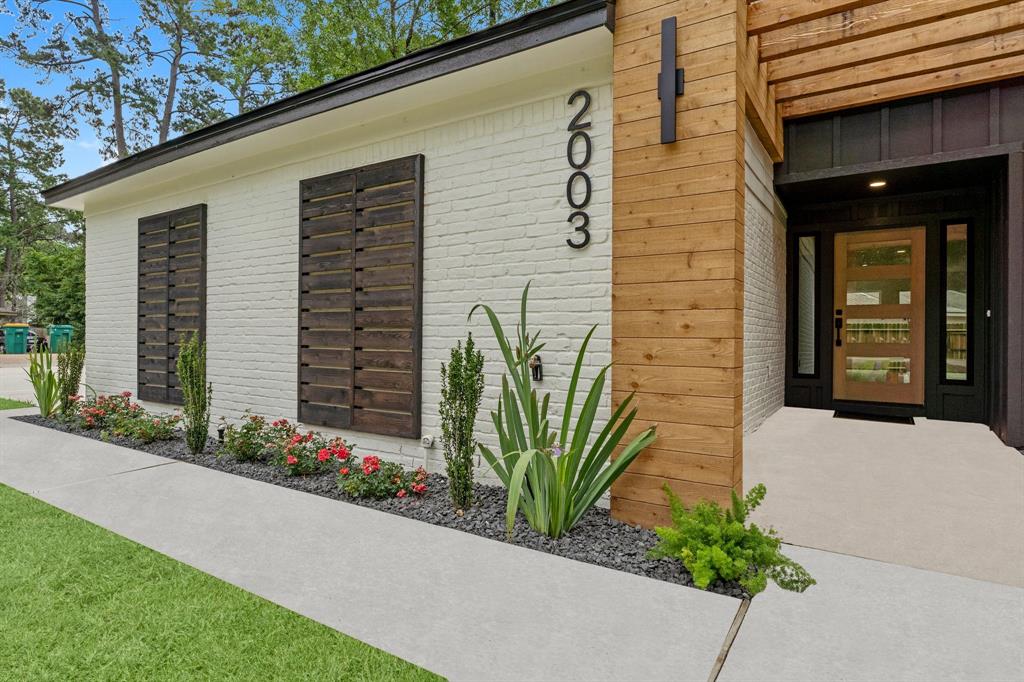 2003 Longstraw Place
