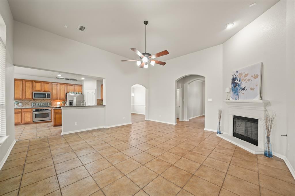 2709 Barons Cove Court, Pearland, Texas image 6