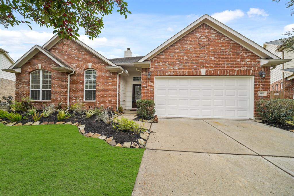 2709 Barons Cove Court, Pearland, Texas image 2