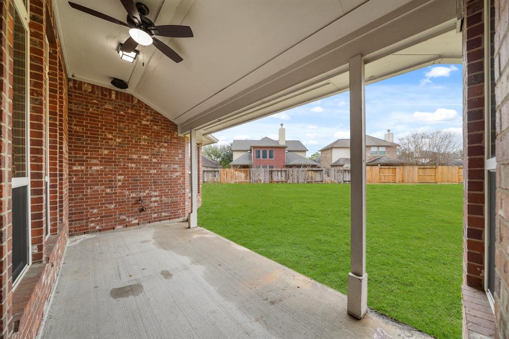 2709 Barons Cove Court, Pearland, Texas image 24