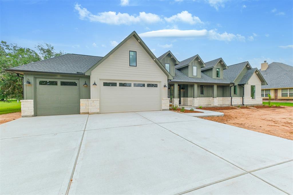 1226 Arabian Court, Angleton, Texas image 2