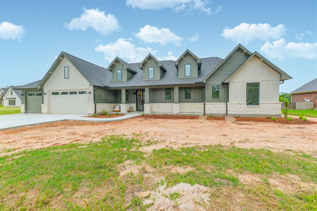 1226 Arabian Court, Angleton, Texas image 1