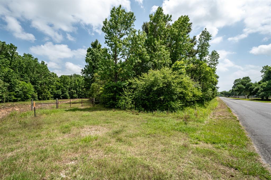 000 Lakeland Dr, Liberty, Texas image 1