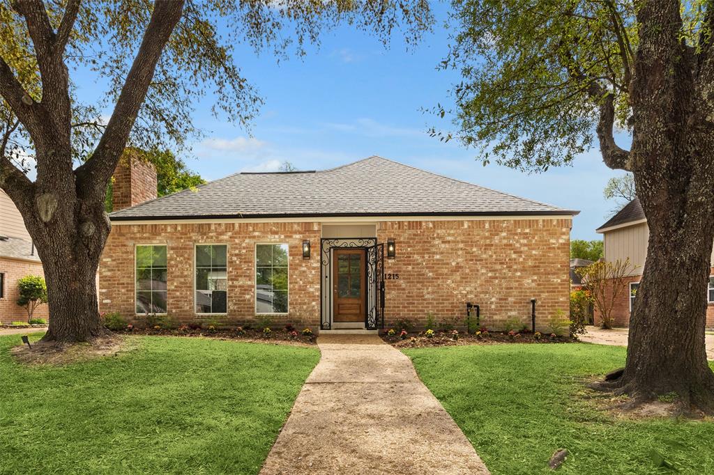 1215 Heathwood Drive