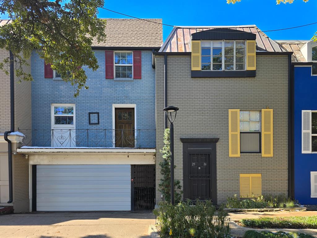 811 Lovett Boulevard 25