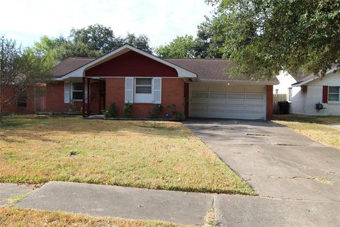 Single Family Residence in Houston TX 6705 Stroud Drive.jpg
