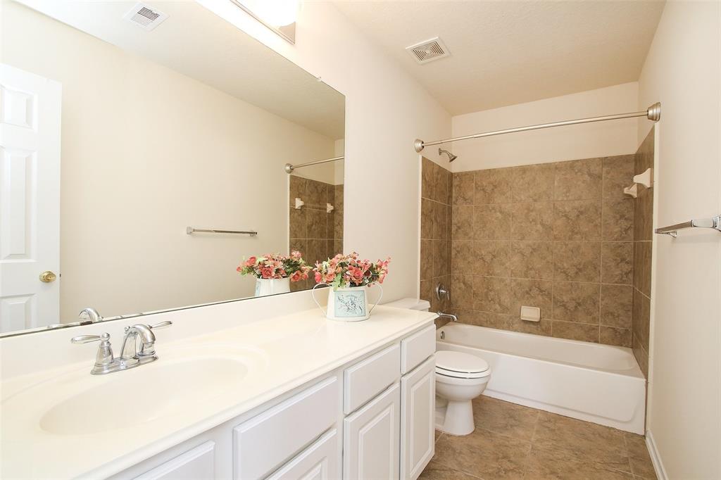 18418 Cypress Lake Village Drive, Cypress, Texas image 25