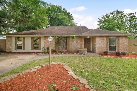 Single Family Residence in Friendswood TX 412 Westwood Drive.jpg