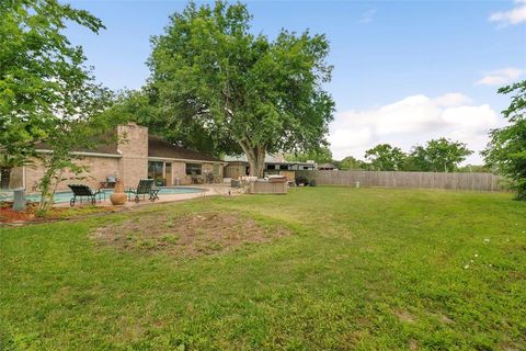 Single Family Residence in Friendswood TX 412 Westwood Drive 37.jpg
