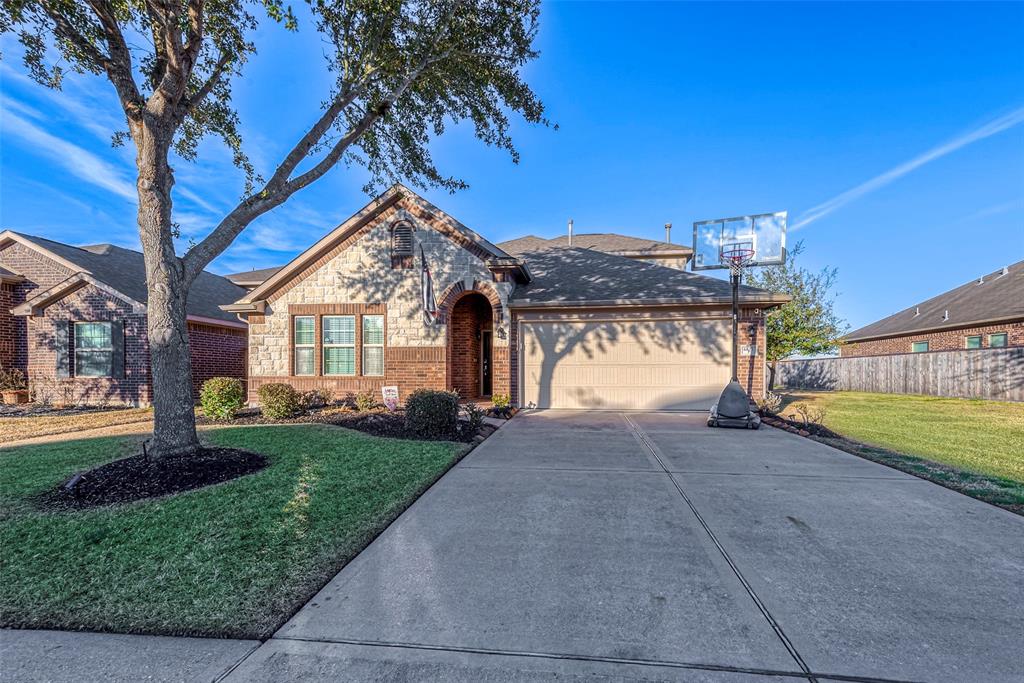6823 Blue Glade Drive, Richmond, Texas image 1