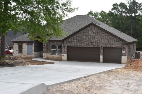 Single Family Residence in Huntsville TX 1875 Green Briar Drive.jpg