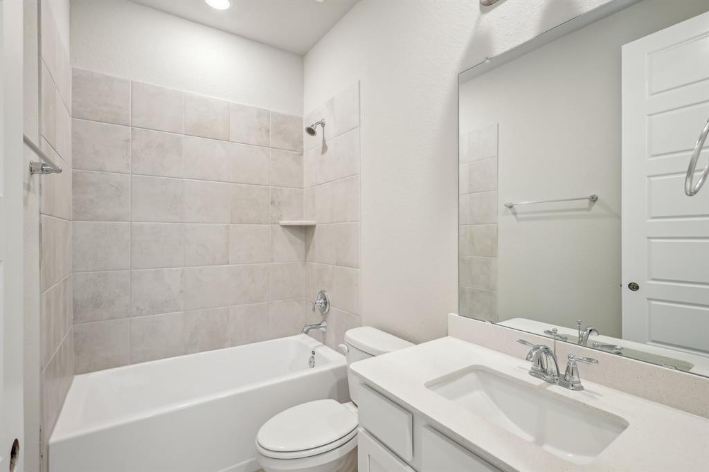 1642 Shae Oak Lane, Conroe, Texas image 14