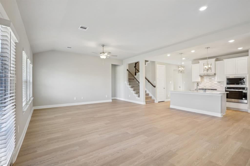 1642 Shae Oak Lane, Conroe, Texas image 8