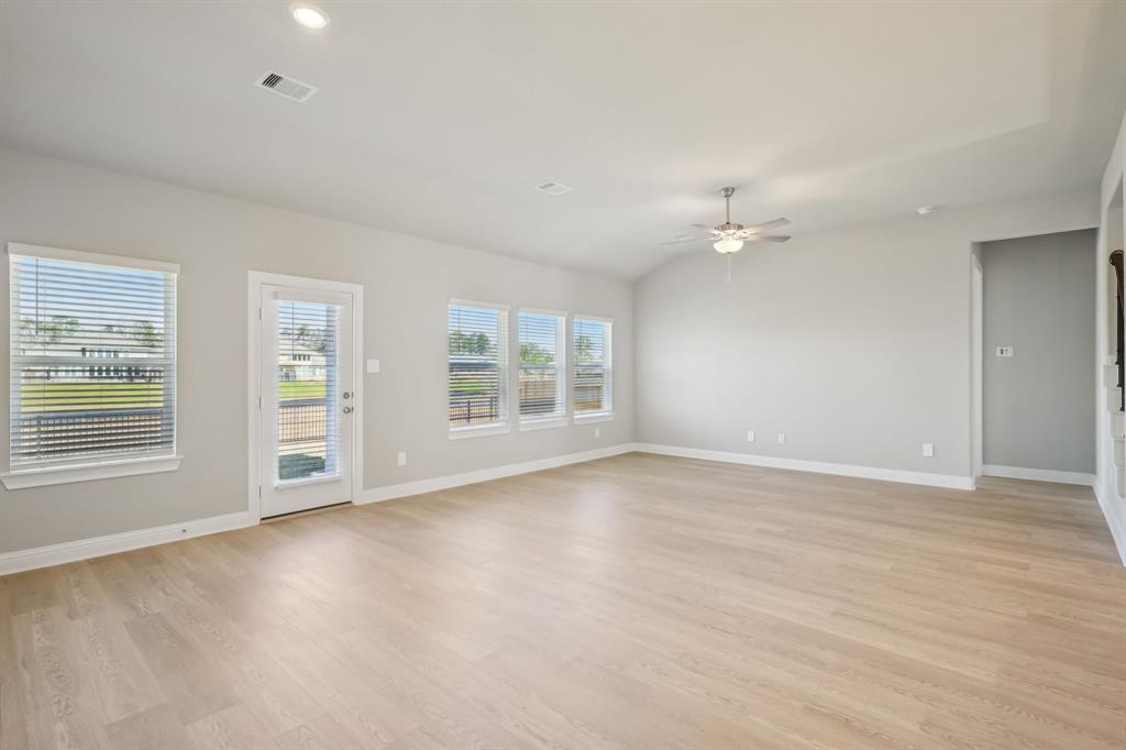 1642 Shae Oak Lane, Conroe, Texas image 6