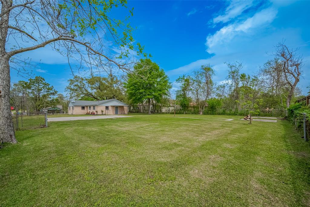 111 N 11th Street, Highlands, Texas image 3