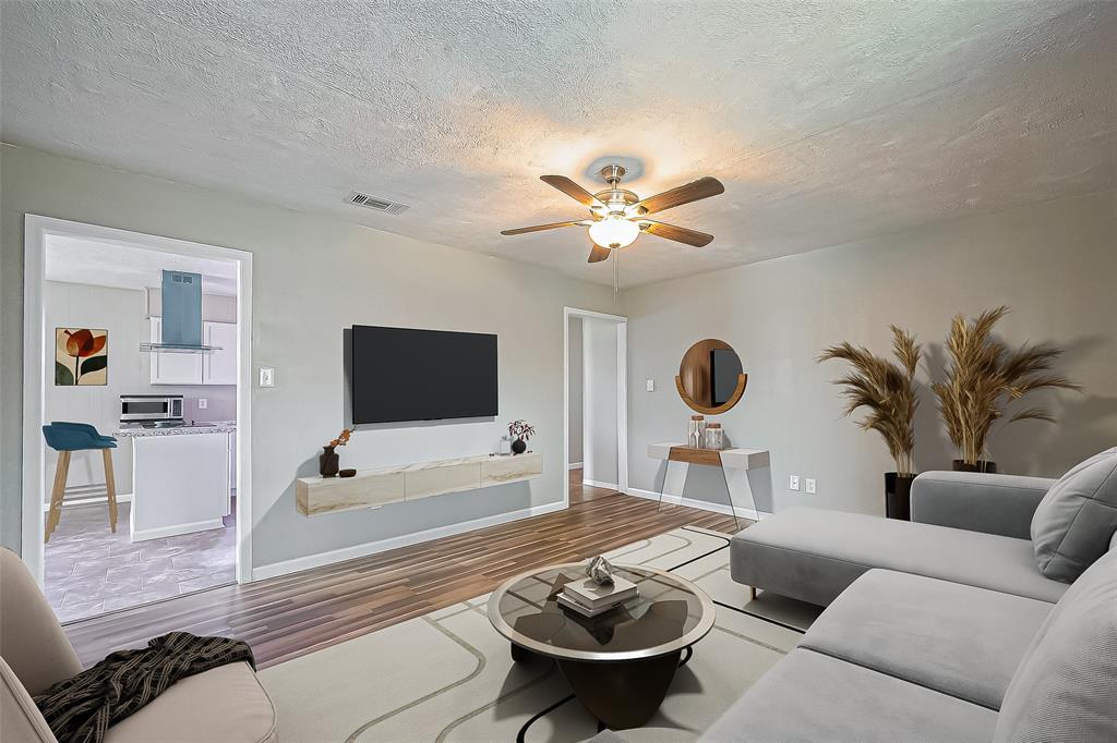 111 N 11th Street, Highlands, Texas image 5