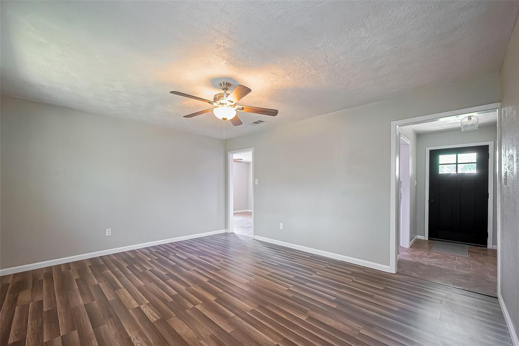 111 N 11th Street, Highlands, Texas image 7
